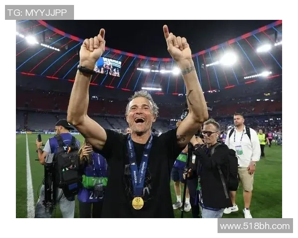 关爱与荣耀并存的足球明星展现人性之美