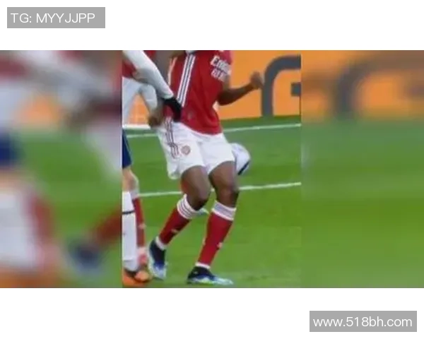 足球明星遭雷击瞬间视频曝光引发网友热议与关注